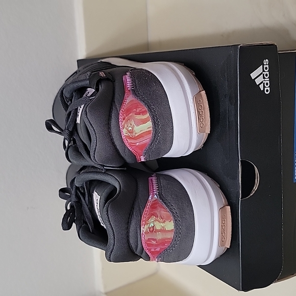 EUC Adidas Women's Retrorun Running Sneakers size 8 - Picture 7 of 12